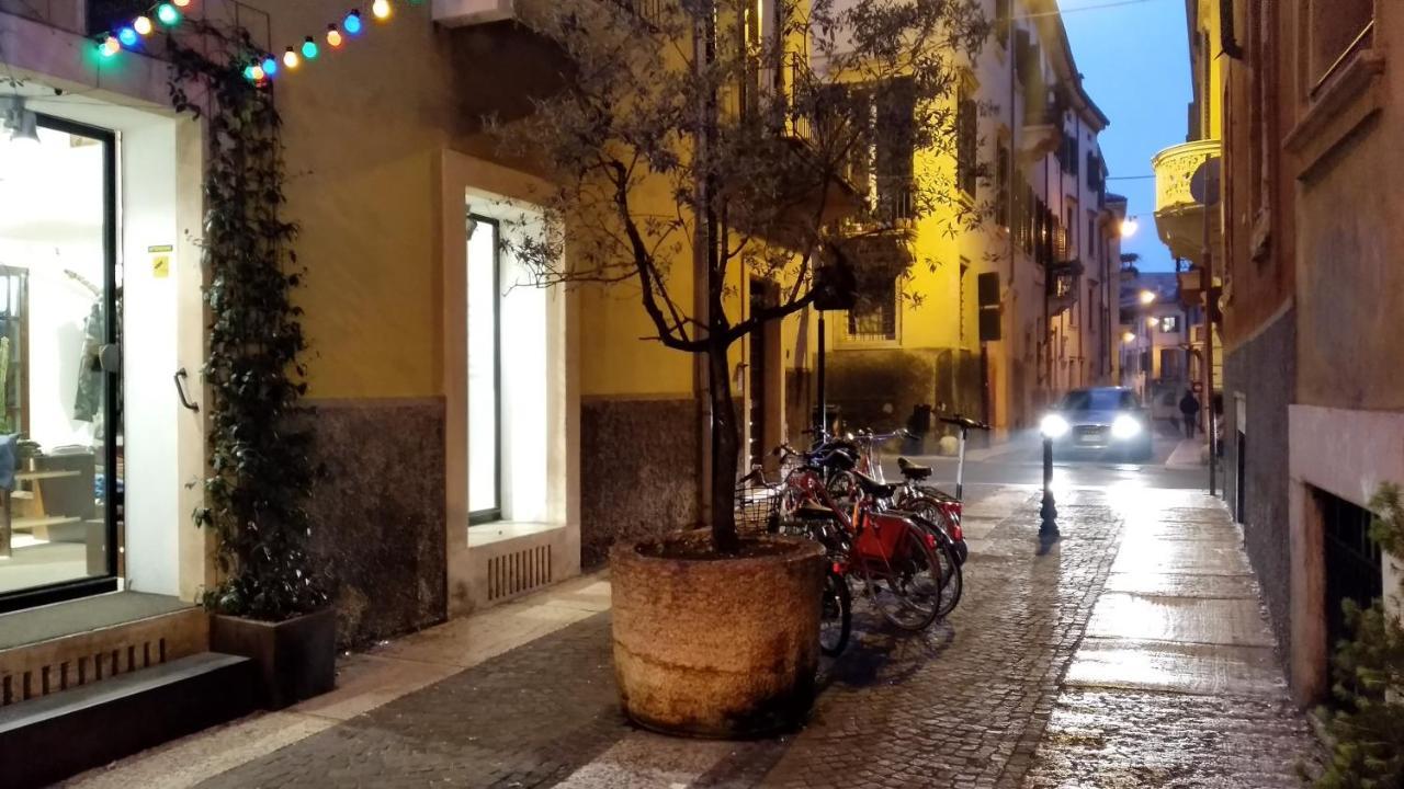 Marconi Rooms Loggia Delle Erbe - Verona — Photos 1